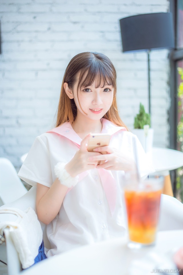 生活是好的，峰回路转，柳暗花明，前面总会有另一番不同的风光。——三毛《送你一匹马》